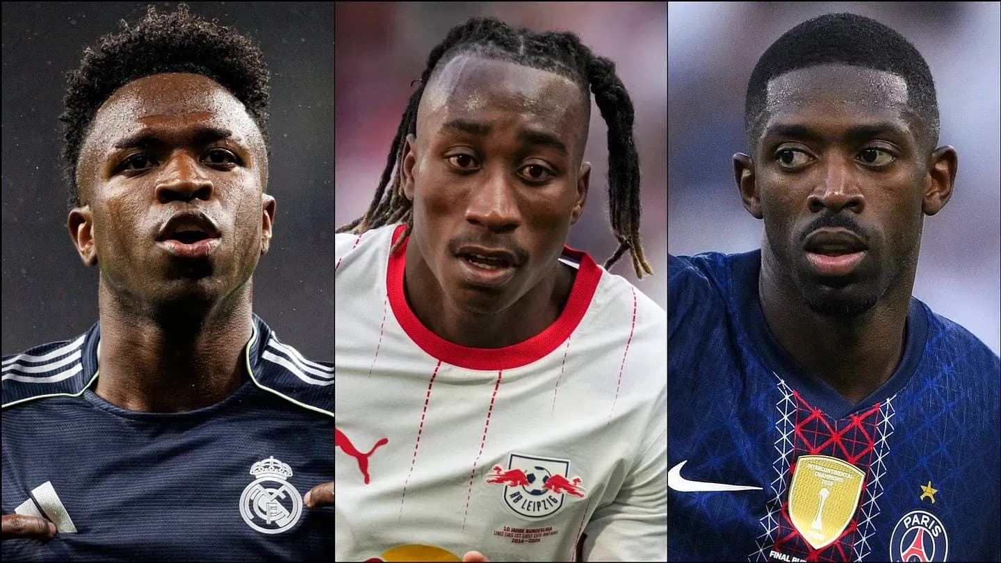 Tres jugadores de fútbol en diferentes camisetas Tres jugadores de fútbol en diferentes camisetas