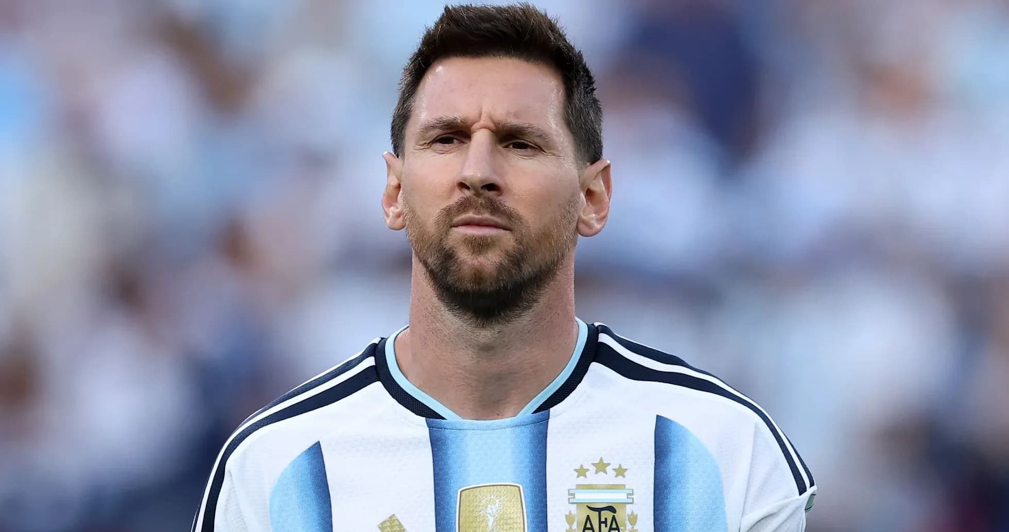 Jugador argentino con camiseta de la selección nacional Jugador argentino con camiseta de la selección nacional