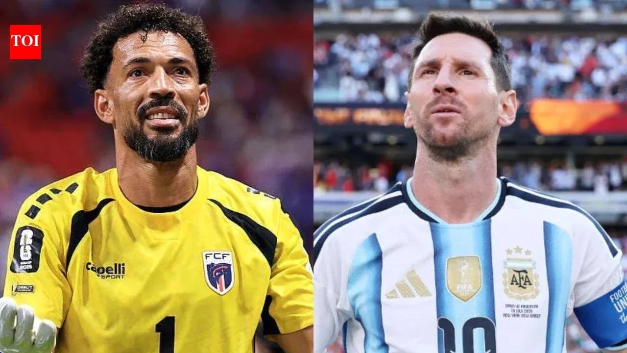 Portero y jugador de Argentina en partido Portero y jugador de Argentina en partido