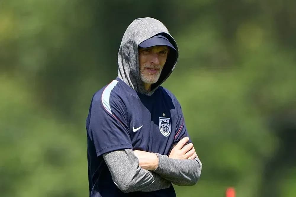 Entrenador de Inglaterra con capucha en entrenamiento Entrenador de Inglaterra con capucha en entrenamiento