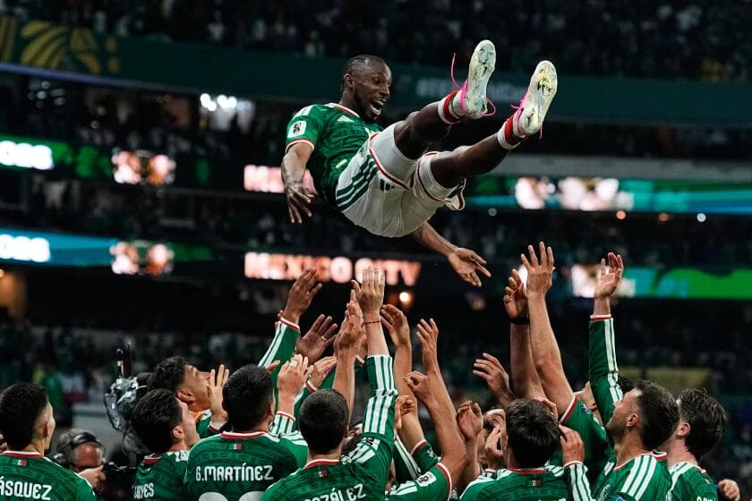 México rompe su sequía en rondas eliminatorias y vence a Ecuador para avanzar a octavos México rompe su sequía en rondas eliminatorias y vence a Ecuador para avanzar a octavos